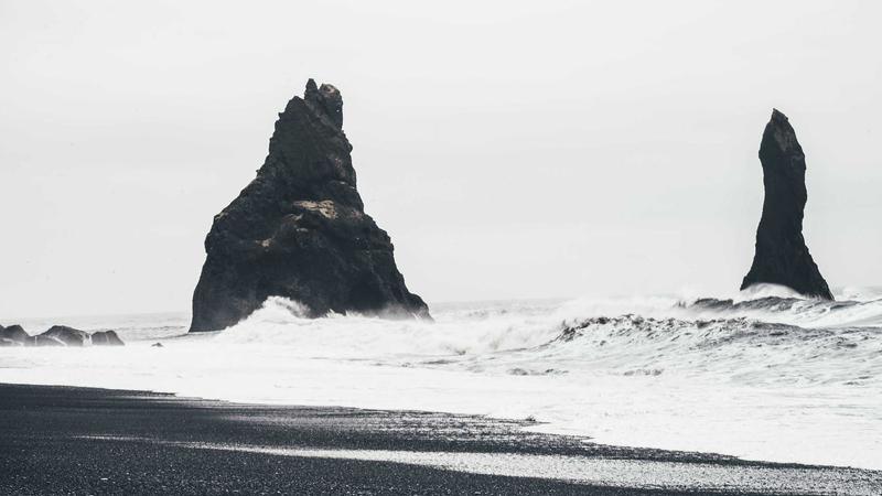 サービス業 C 社の新人 FAQ 更新シーン